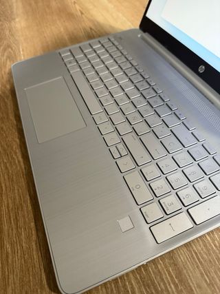 Portátil  HP 15SEQ1040NS