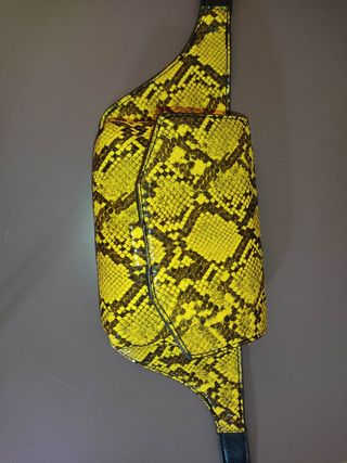 Riñonera piton amarilla 