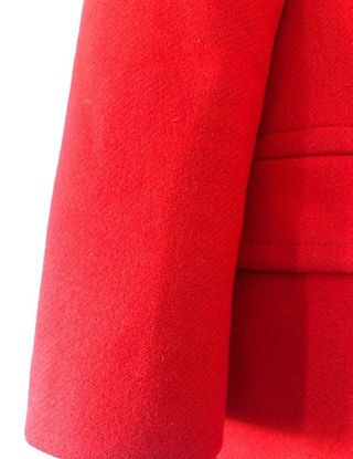 Abrigo rojo, talla M