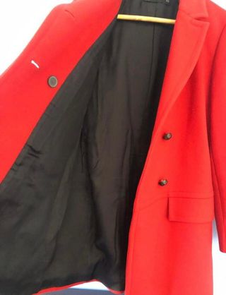 Abrigo rojo, talla M