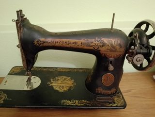 Maquina de coser Antigua