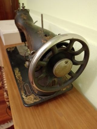 Maquina de coser Antigua