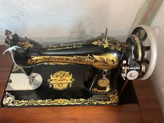 Máquina de coser SINGER de 1923 con mueble