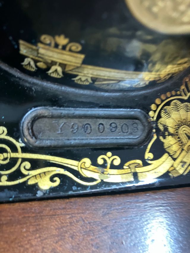 Máquina de coser SINGER de 1923 con mueble