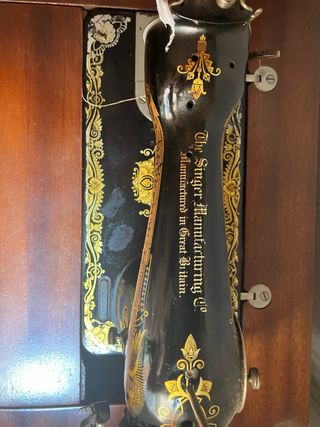 Máquina de coser SINGER de 1923 con mueble