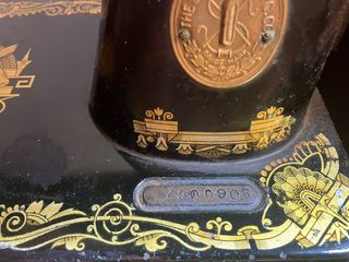 Máquina de coser SINGER de 1923 con mueble