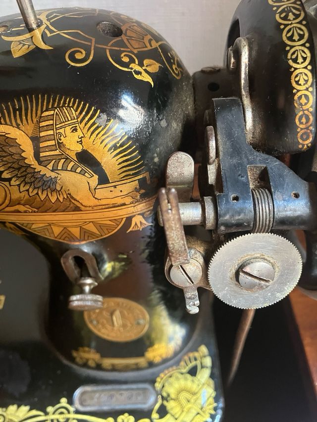 Máquina de coser SINGER de 1923 con mueble
