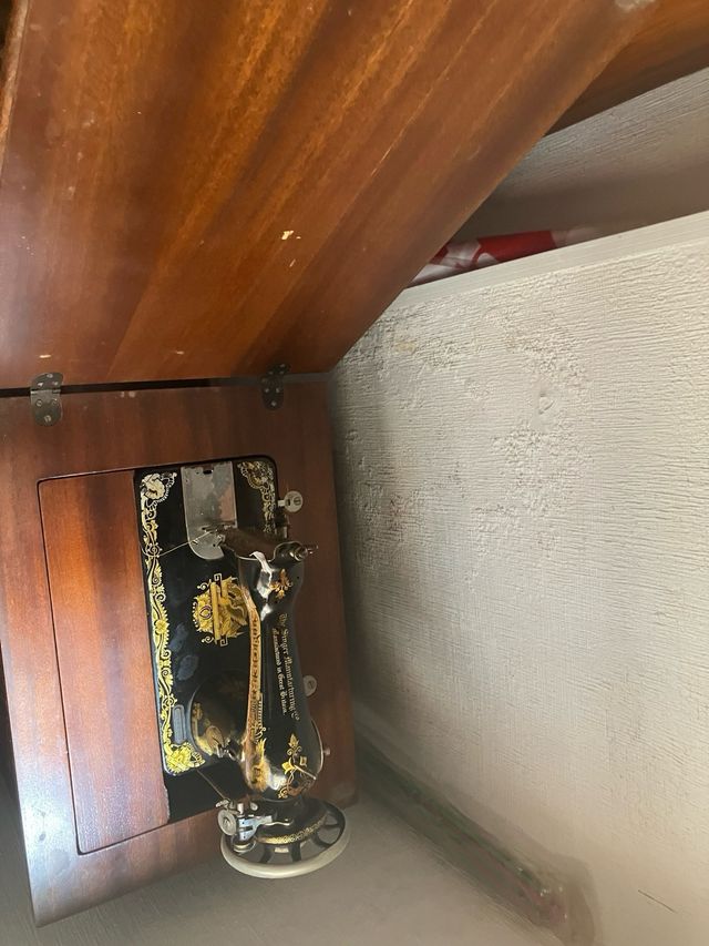 Máquina de coser SINGER de 1923 con mueble