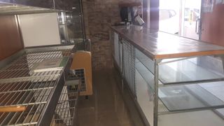 Mobiliario completo de despacho de panadería