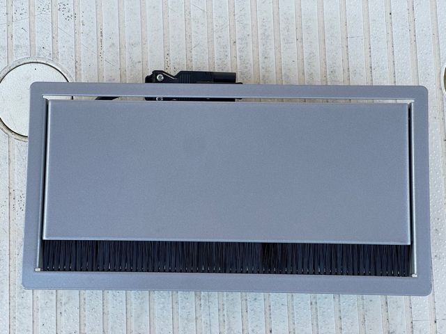 Base de enchufes para mesa de reuniones o de ofici