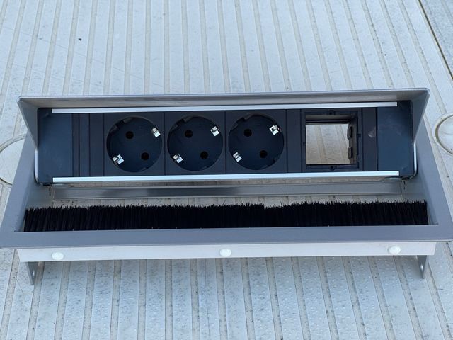 Base de enchufes para mesa de reuniones o de ofici