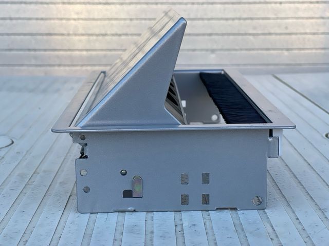 Base de enchufes para mesa de reuniones o de ofici