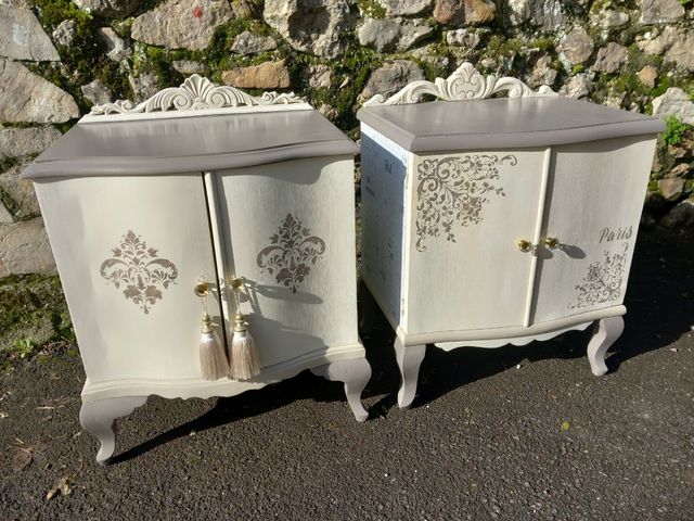 PRECIOSO Conjunto de mesitas vintage isabelinas