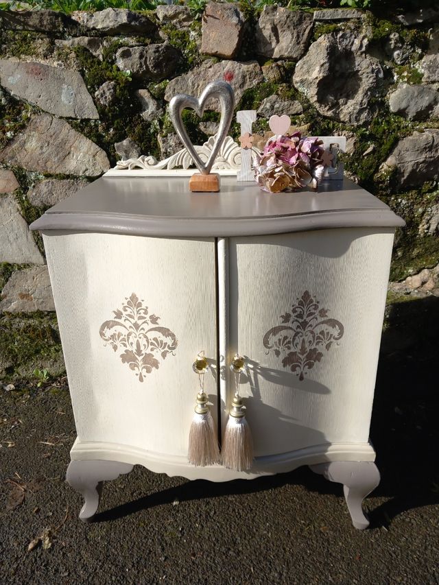 PRECIOSO Conjunto de mesitas vintage isabelinas