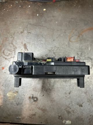 Caja reles fusibles Peugeot 307