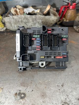 Caja reles fusibles Peugeot 307