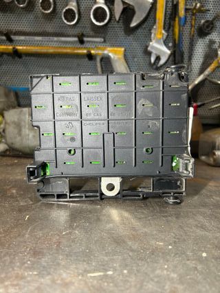 Caja reles fusibles Peugeot 307