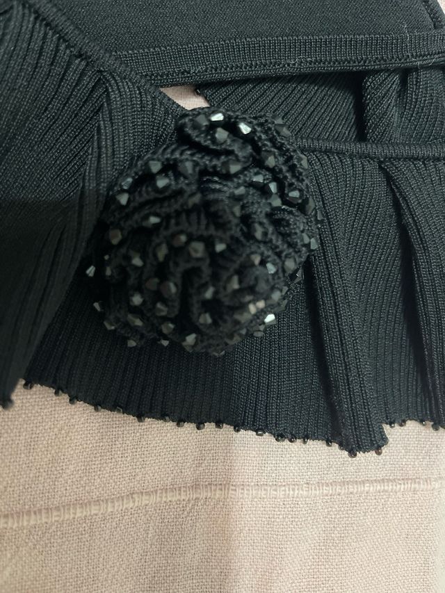 Camiseta de licra de Mango con flor decorativa