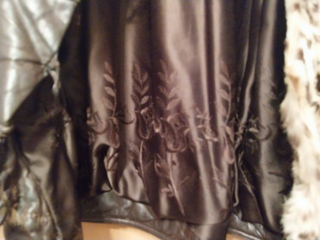 Chaqueta de cuero y pelo natural.