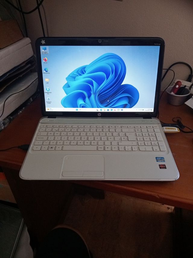 HP Pavilion g6 i5 con ssd.Windows 11. Cambioxmovil