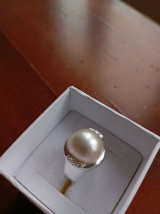 Anillo oro blanco 18 k con perla mabe y brillantes