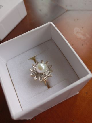 Anillo oro, platino, 12 brillantes y perla