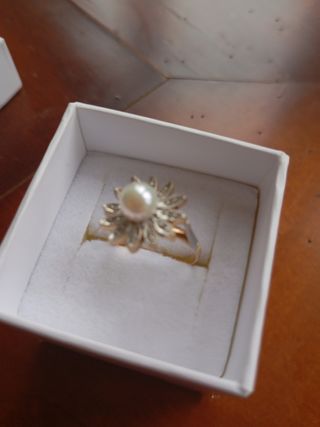 Anillo oro, platino, 12 brillantes y perla