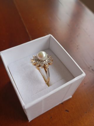 Anillo oro, platino, 12 brillantes y perla