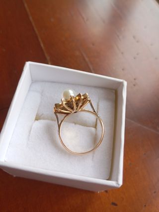 Anillo oro, platino, 12 brillantes y perla