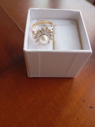 Anillo oro, platino, 12 brillantes y perla