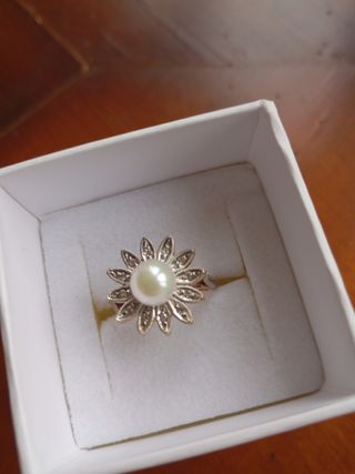 Anillo oro, platino, 12 brillantes y perla