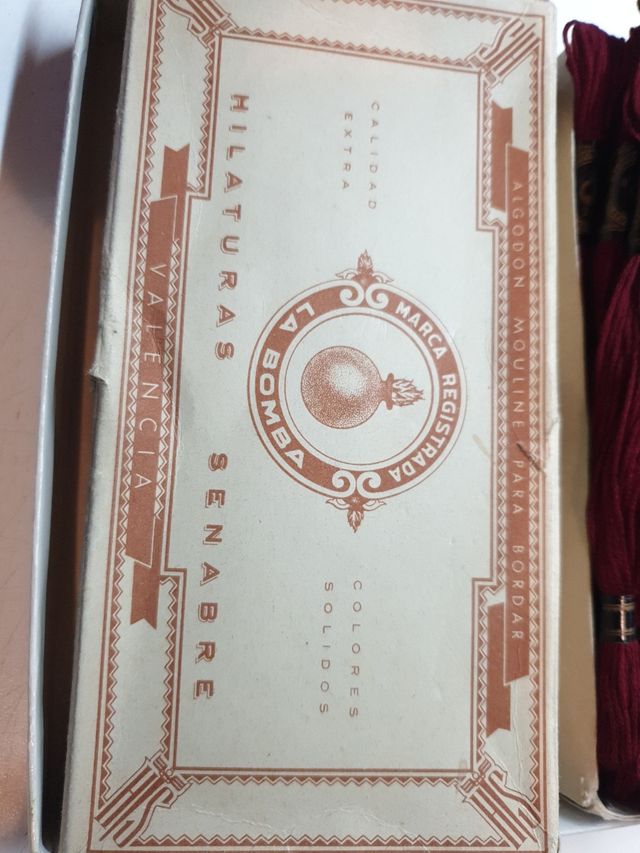 Hilos  Senabre color teja 25 (64 unidades)