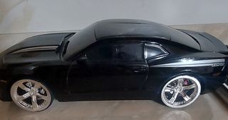 Macchina nera giocattolo