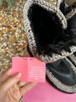 Stivali neri tipo MOU con pelo
