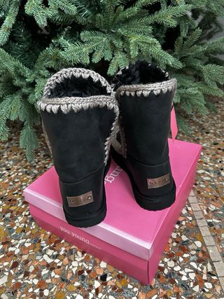 Stivali neri tipo MOU con pelo