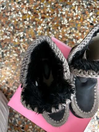 Stivali neri tipo MOU con pelo