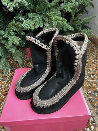 Stivali neri tipo MOU con pelo