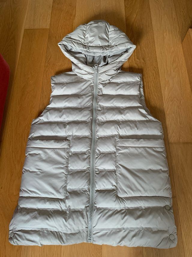 Chaleco gris Zara