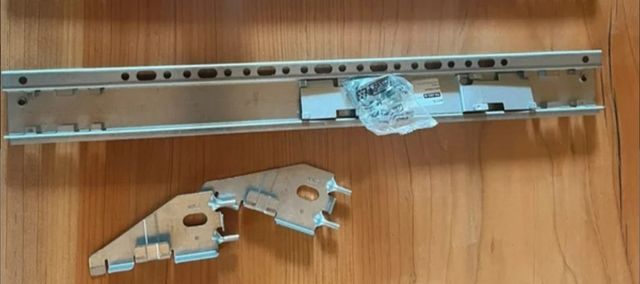 2 binari per mobili Besta ikea