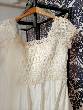 Vestido de novia y velo