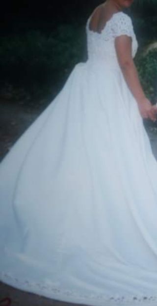 Vestido de novia y velo