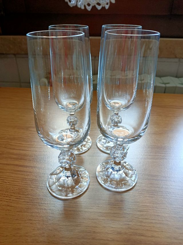 Bicchieri in cristallo e cestello porta ghiaccio