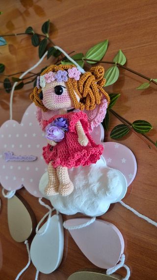 Móvil con muñeca