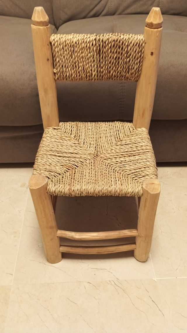 Silla de nea. Ideal para decoración. Fotografía.