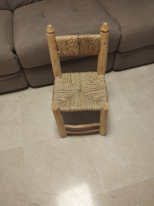 Silla de nea. Ideal para decoración. Fotografía.