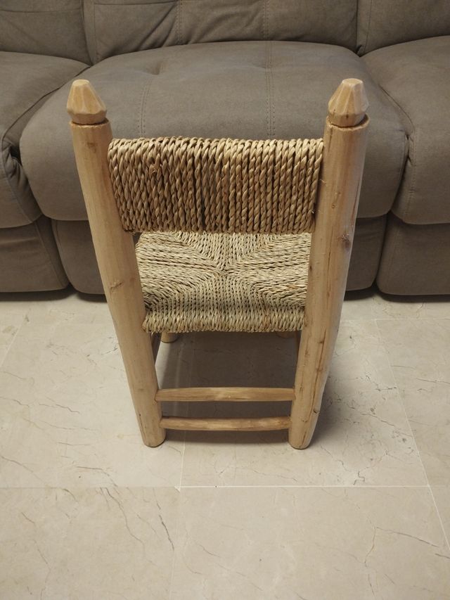 Silla de nea. Ideal para decoración. Fotografía.