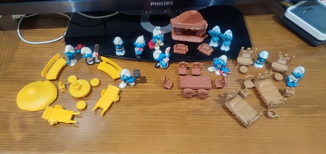 Lote pitufos y muebles