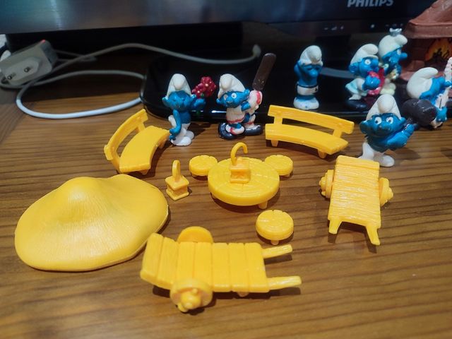 Lote pitufos y muebles