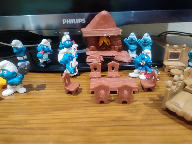 Lote pitufos y muebles