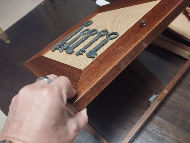 Cuadro guarda llaves. Cubre cuadro luz.